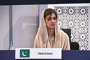 Addressing #Commonwealth FMs Meeting in Kigali, MOS @HinaRKhar underscored centrality of #UN Charter. At a time when democracy, rule of law&good governance are under siege, #CHOGM2022 must reaffirm faith in fundamental values that are bedrocks of peace & prosperity within nations